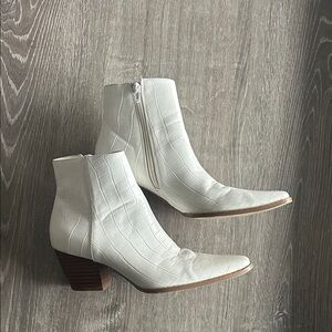 Coconuts by Matisse White Croc-Texture Ankle Boots